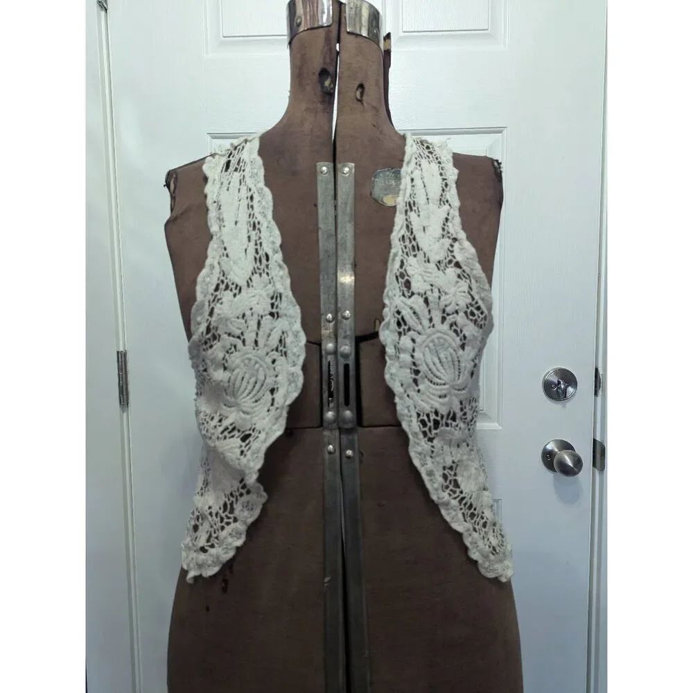 Boho Lace Cropped Vest - Picture 7 of 11